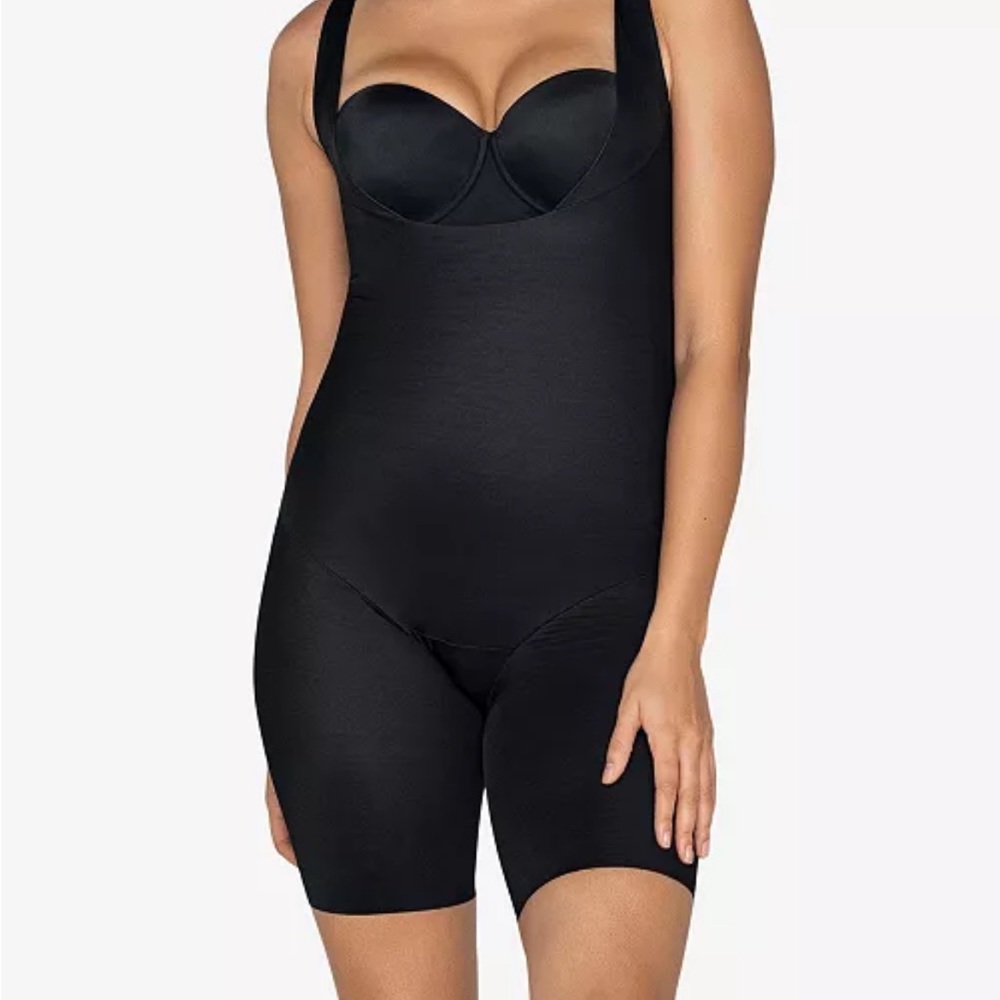 NWT Leonisa Shapewear.  Size medium.